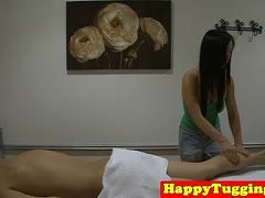 Asia Masseuse gibt immer Happy End